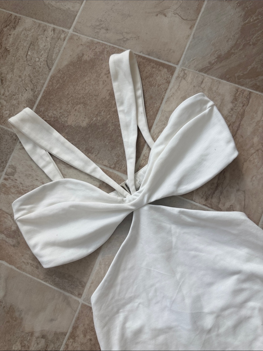 H:OURS White One-Piece Cutout Swimsuit - Picture 2 of 4